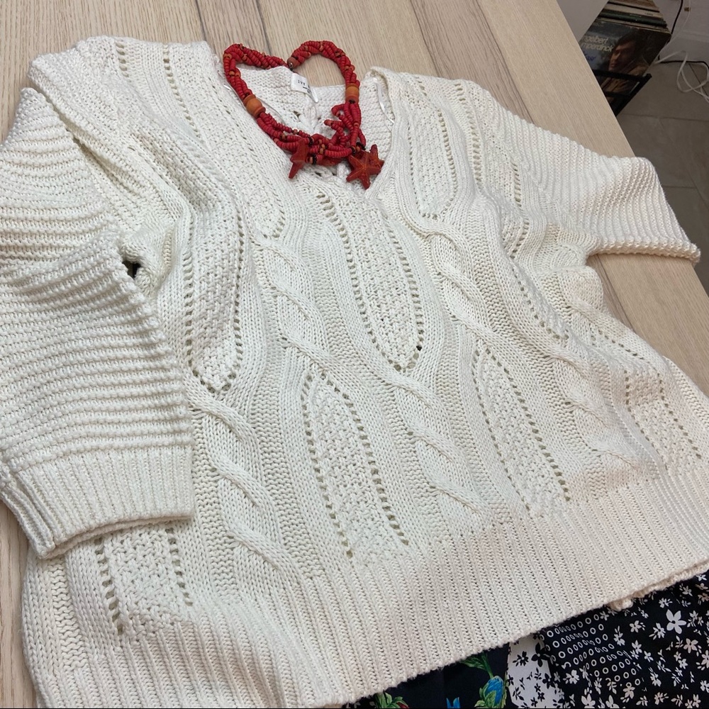 Ivy Rose White V neck Sweater size 1X